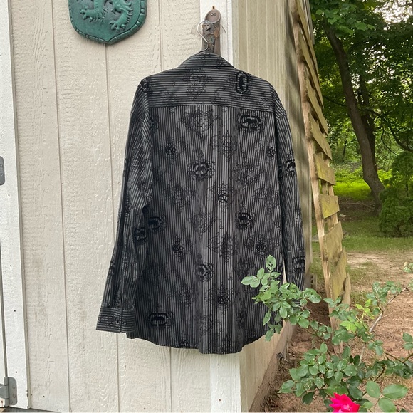 Men’s Striped Velvet Accented Embroidered Button Down Shirt! - Picture 2 of 9